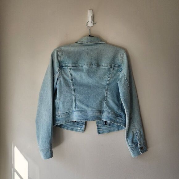Liz Claiborne Women's Jean Jacket | Cropped | Button Down | Light Wash Size 2 - Picture 4 of 8